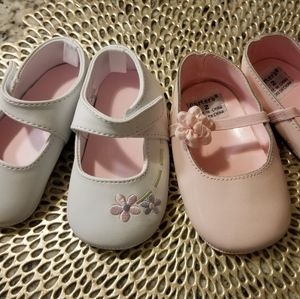 Two pairs baby shoes. Size: 2 & 3